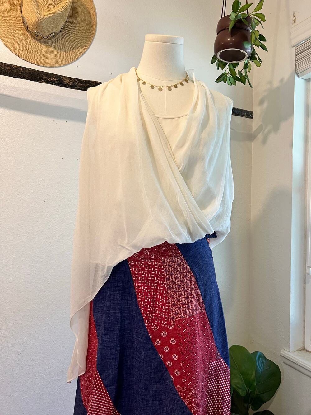 White 100% Silk Sleeveless Flowy Draped Blouse Size XS Elizabeth & James